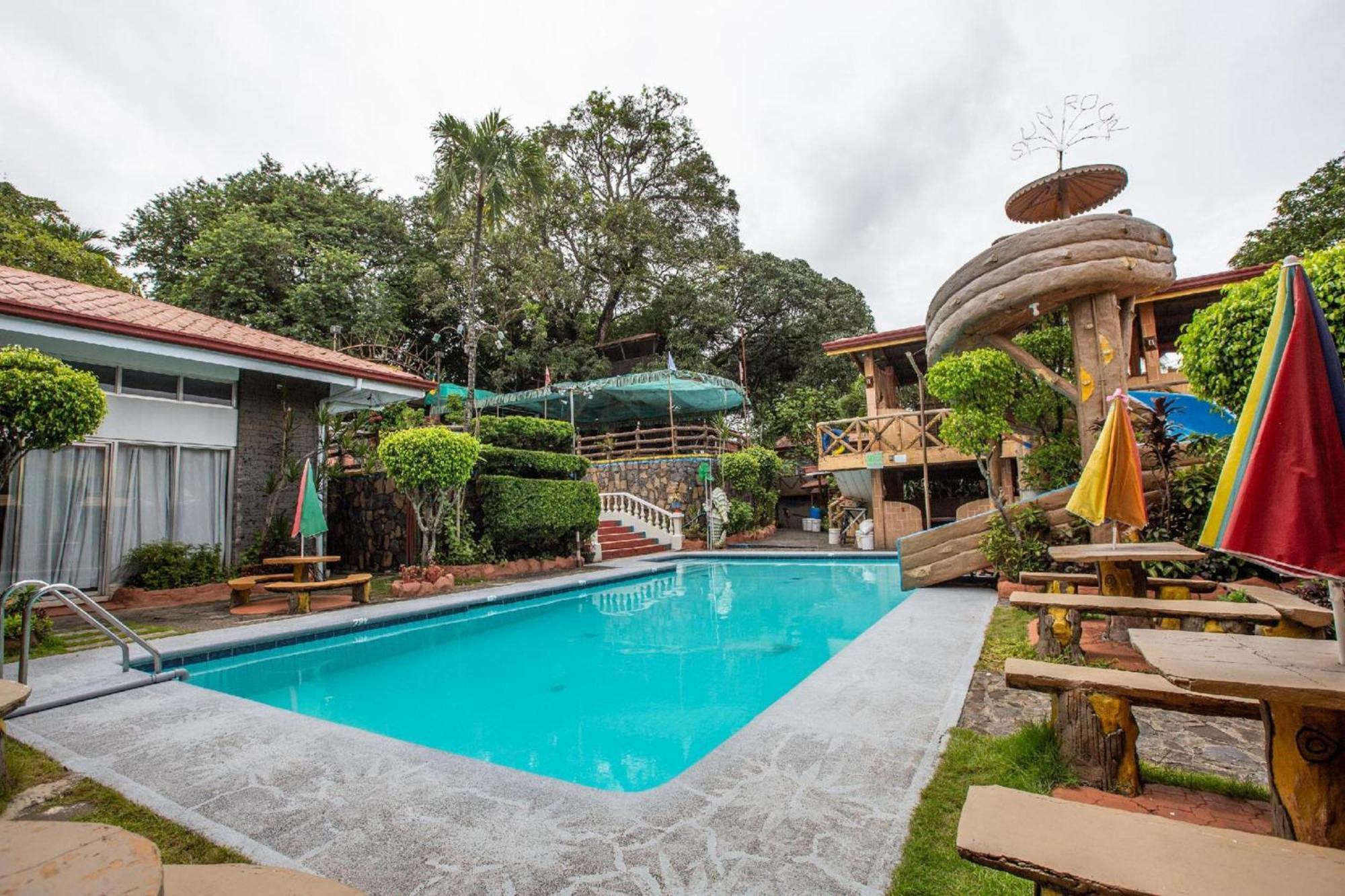 Oyo 588 Sunrock 3* Antipolo